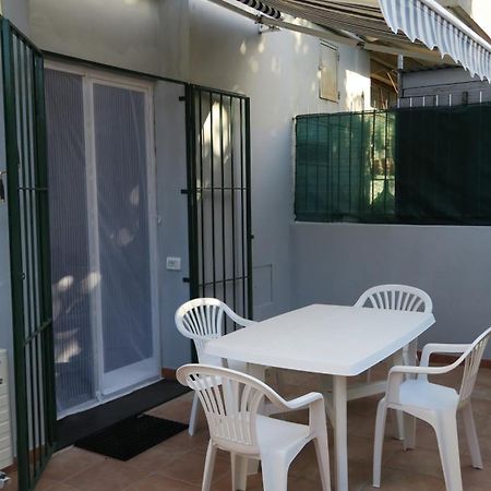 Karina, To The Beach With Terrace And Private Parking Savona Exteriör bild