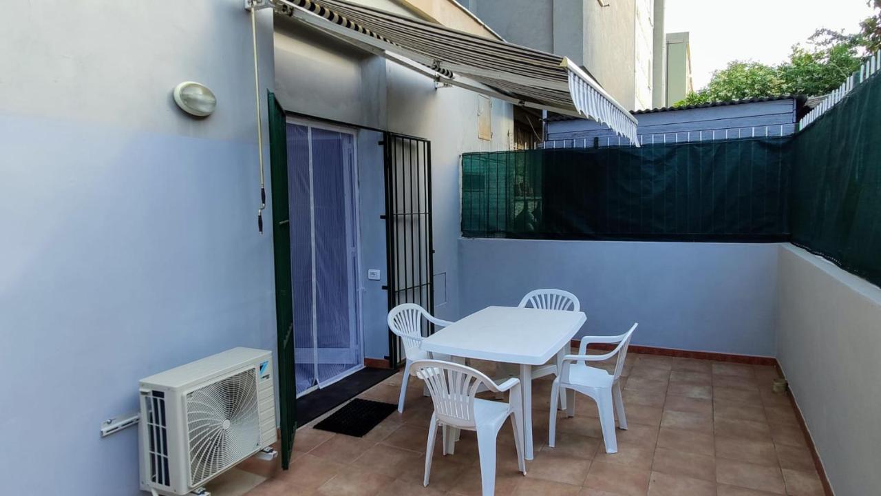 Karina, To The Beach With Terrace And Private Parking Savona Exteriör bild