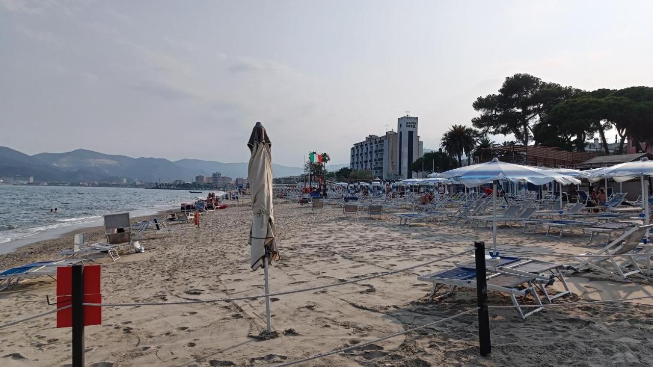 Karina, To The Beach With Terrace And Private Parking Savona Exteriör bild