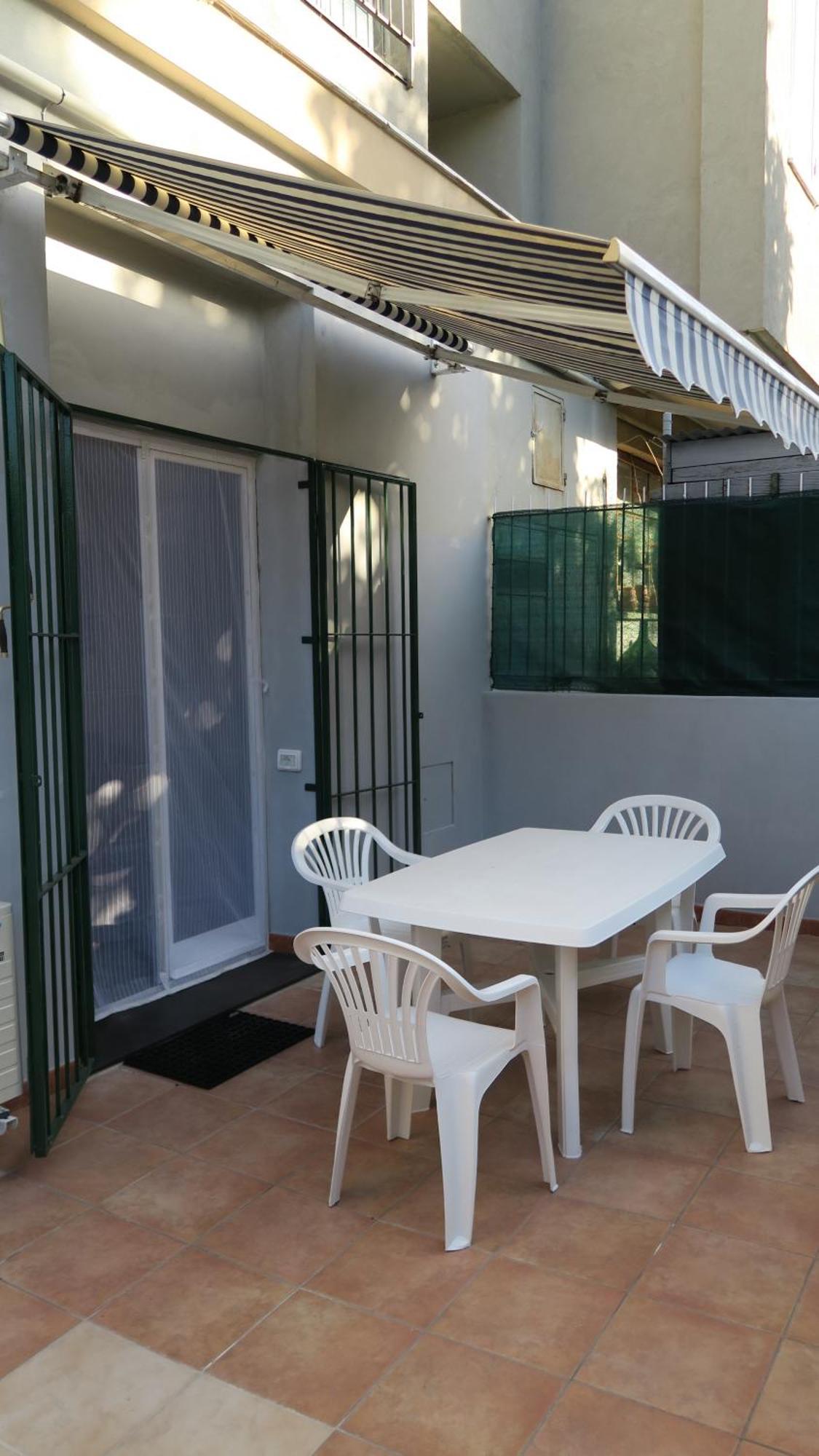 Karina, To The Beach With Terrace And Private Parking Savona Exteriör bild